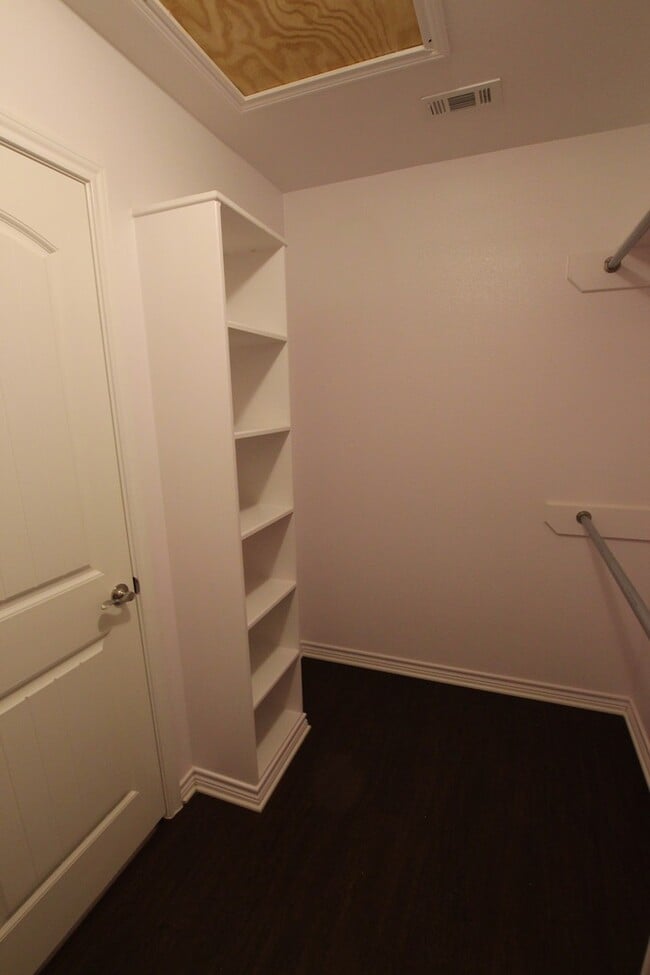 Building Photo - Gorgeous 3 Bedroom Home in The Ranch Subdi...