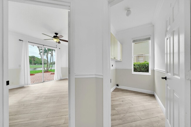 Building Photo - 5878 Bay Hill Cir