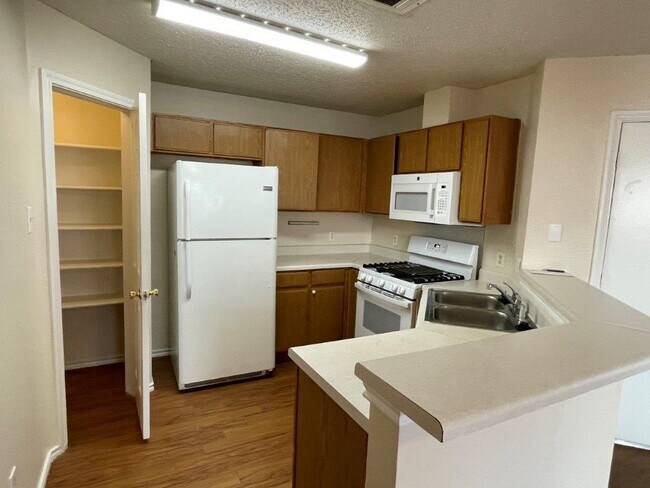 Building Photo - 7209 Aldea Dr