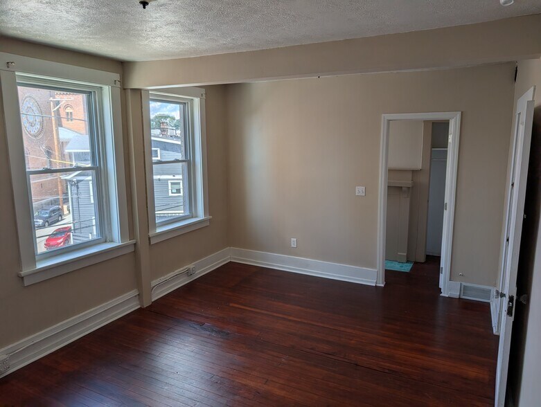 Bedroom - 250 36th St