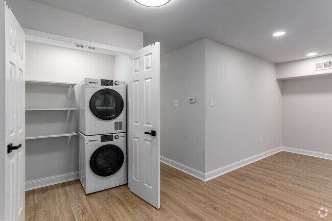 2BR, 1.5BA - 1000SF - Lighthouse Hill Apartments