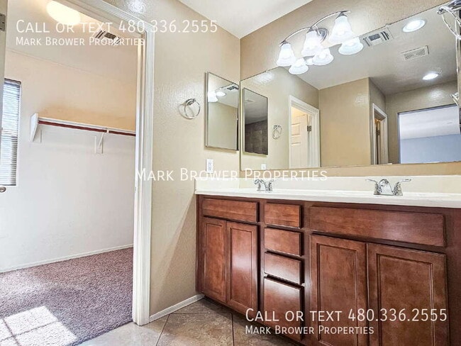 Building Photo - 8964 W Northview Ave