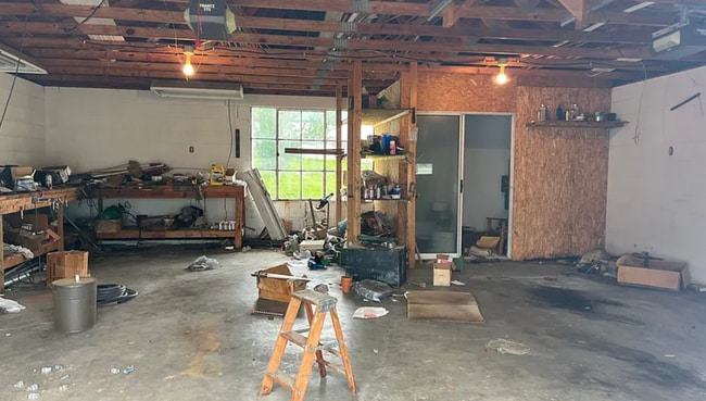 Building Photo - Newly Renovated 3-Bedroom, 1-Bath Home wit...