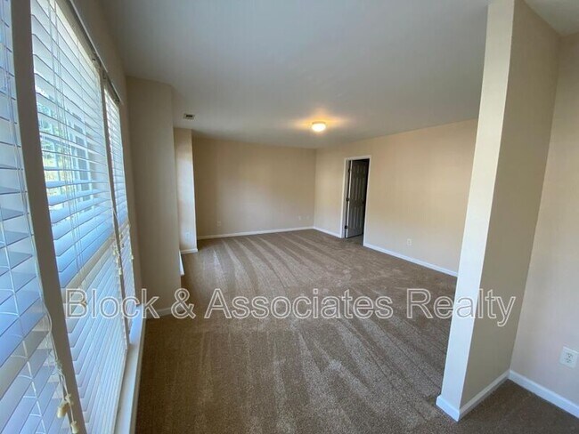 Building Photo - 10132 Blackwell Dr