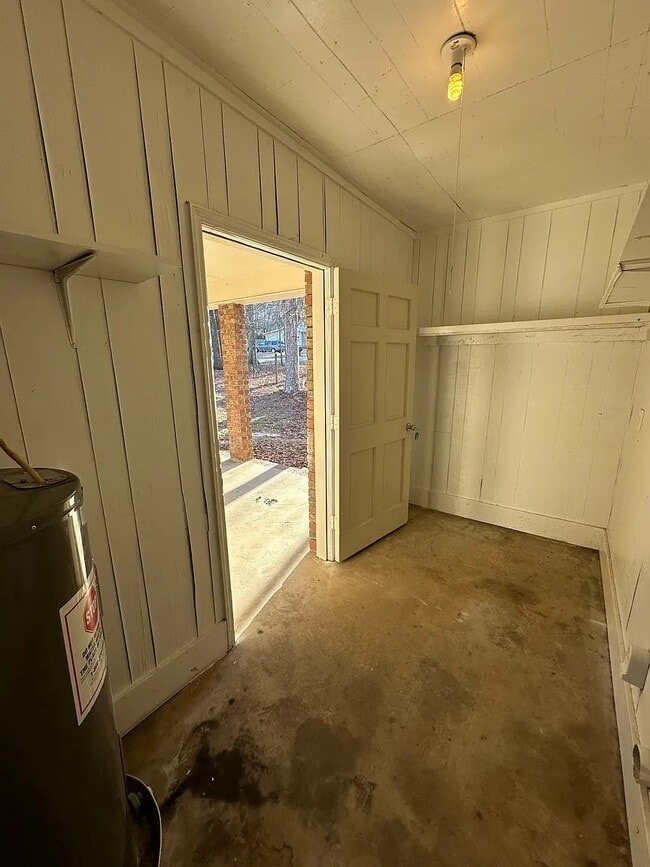 Building Photo - 326 Rooks Rd