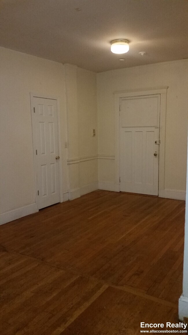 Building Photo - 60 Egmont St