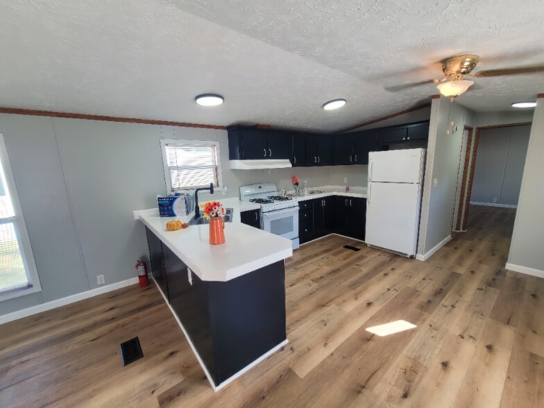 Building Photo - 44 Deerwood Park