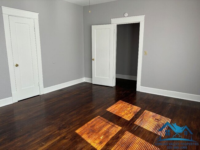 Building Photo - 912 S Abe St