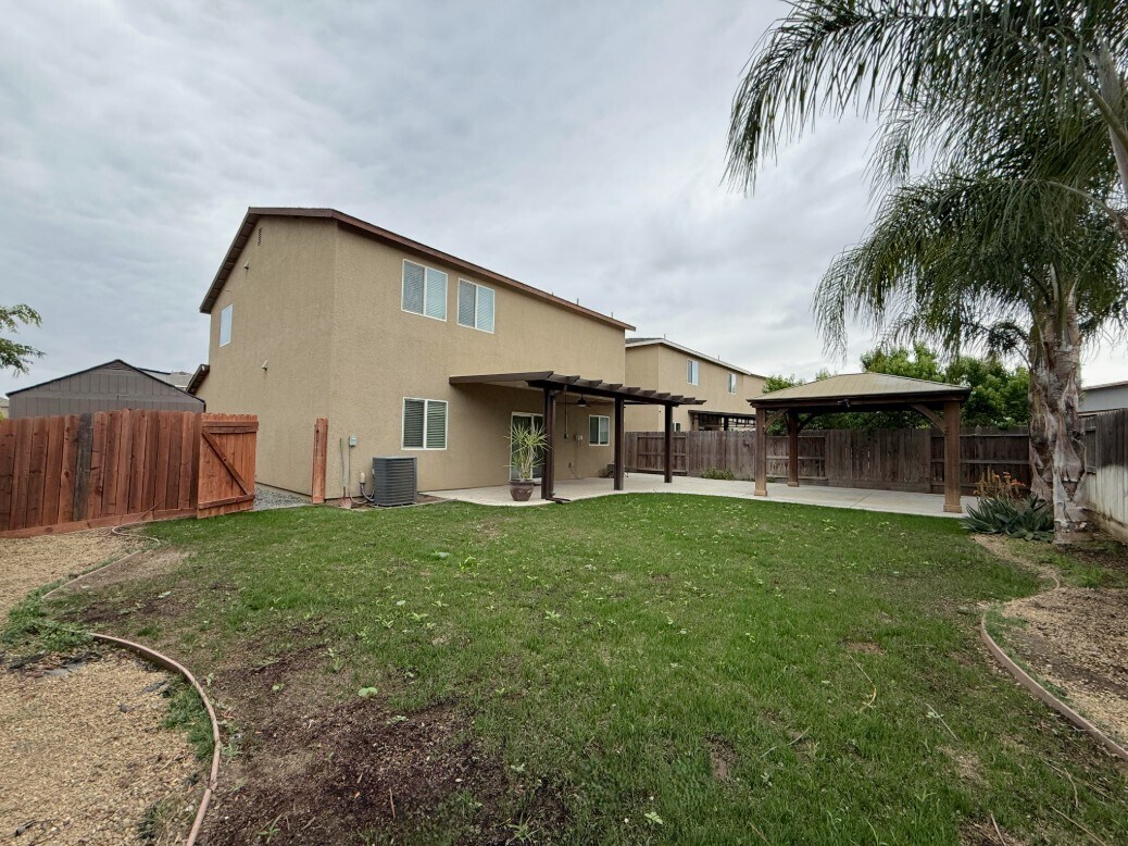 Building Photo - 395 Mono Lake Ave