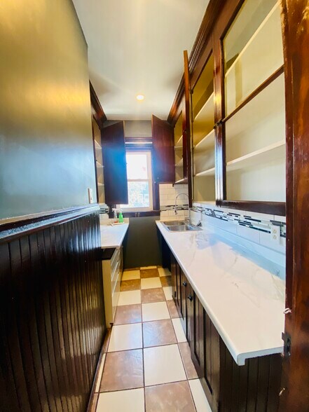 Building Photo - 97 Raymond St