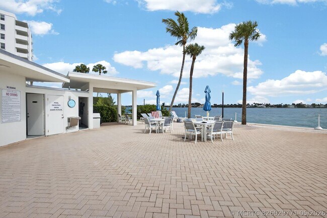 Building Photo - 2600 N Flagler Dr