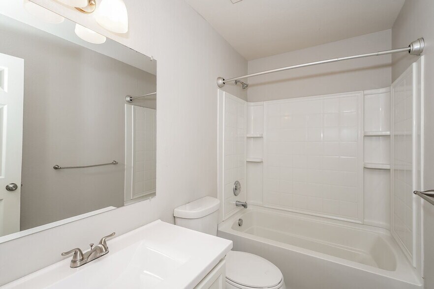 Building Photo - 1708 Diamond Lake Trail