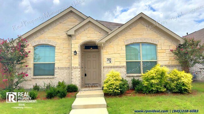 Primary Photo - $2,300 - 4bed/ 2Bath - Stunning house in F...