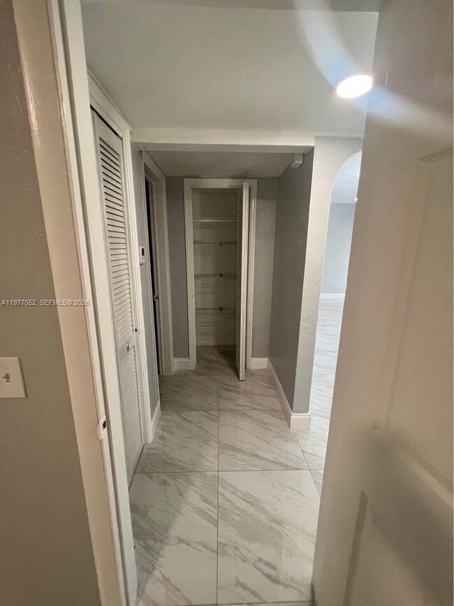 Building Photo - 18 Miami Gardens Rd