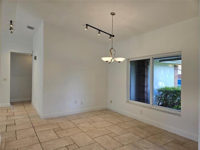 Building Photo - 14720 Highland Springs Ct