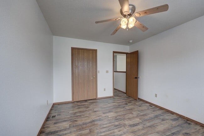 Building Photo - 627b S Walker St