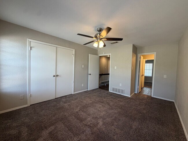 Building Photo - 7417 Kingswood Dr