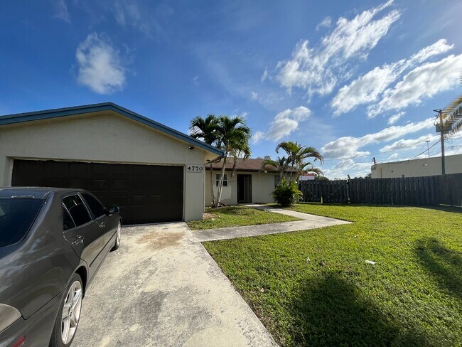 Building Photo - 4770 NW 77th Terrace