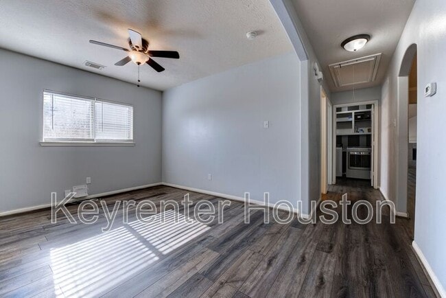Building Photo - 6411 Silver Shade Dr
