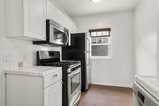 Building Photo - 4740 W Mountain View Dr
