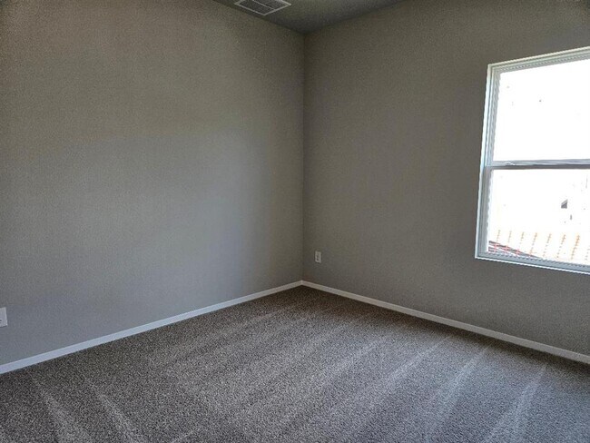 Building Photo - 147 Huckleberry Ln