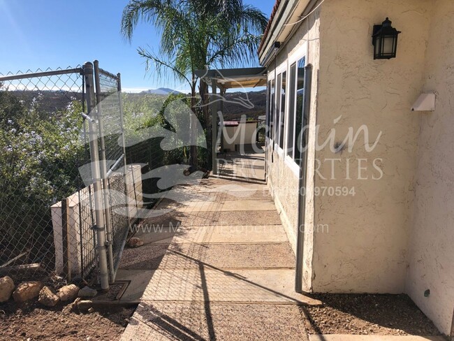 Building Photo - Gorgeous 3 Bed Home In San Diego Country Estates - Ramona