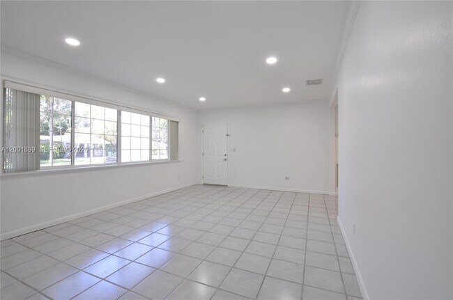 Building Photo - 11111 SW 78th Ct