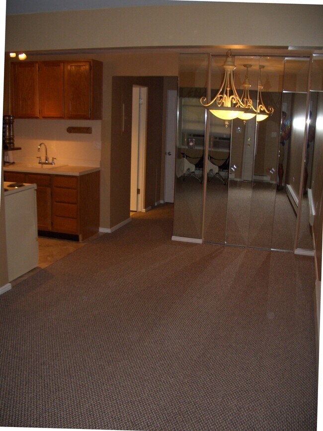 Building Photo - 8811 Schneider Ave