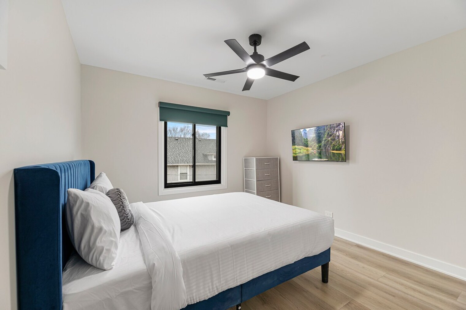 Building Photo - 2316 W Estes Ave