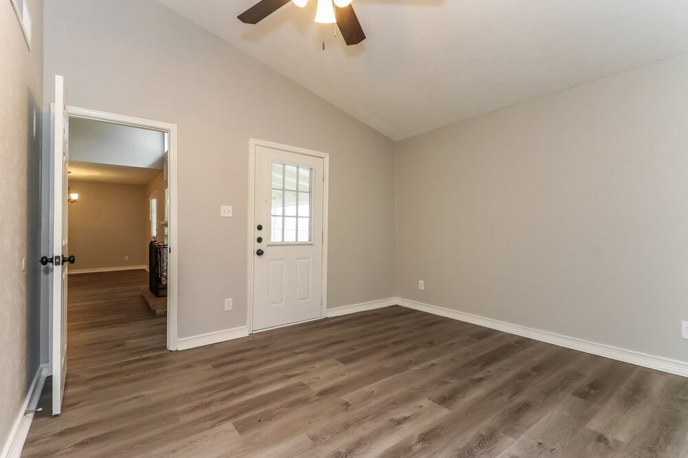 Building Photo - 2321 Clareton Dr