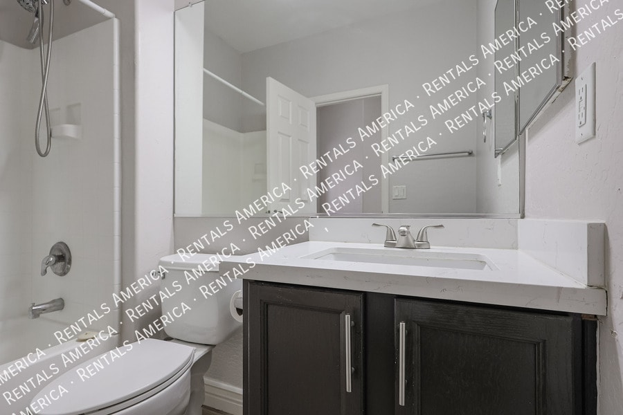 Building Photo - 8805 W Hilton Ave