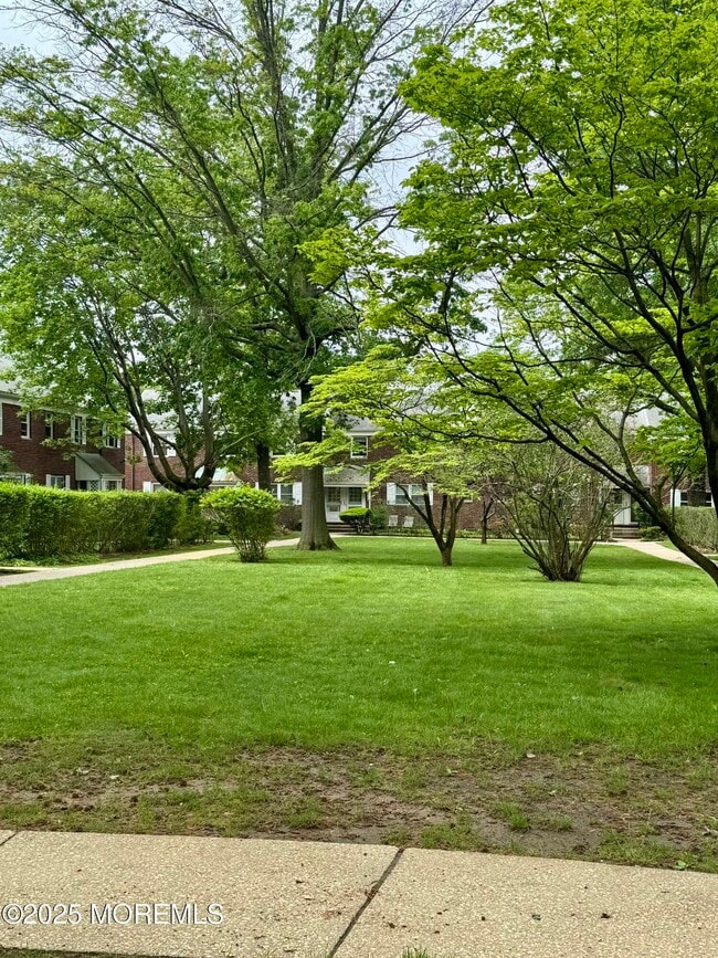 Building Photo - 146 Manor Dr