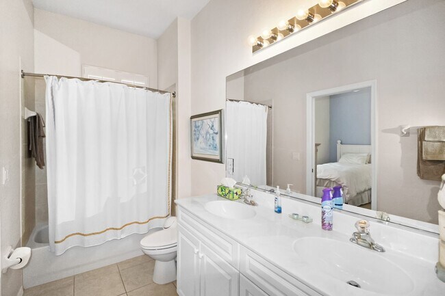 Building Photo - Triano Seasonal Condo for Rent