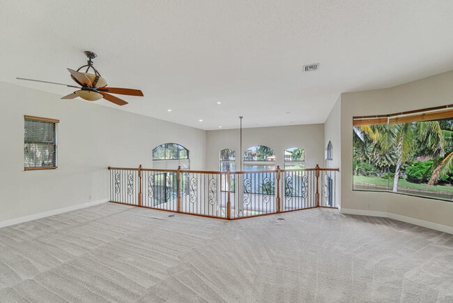 Building Photo - 10513 Versailles Blvd