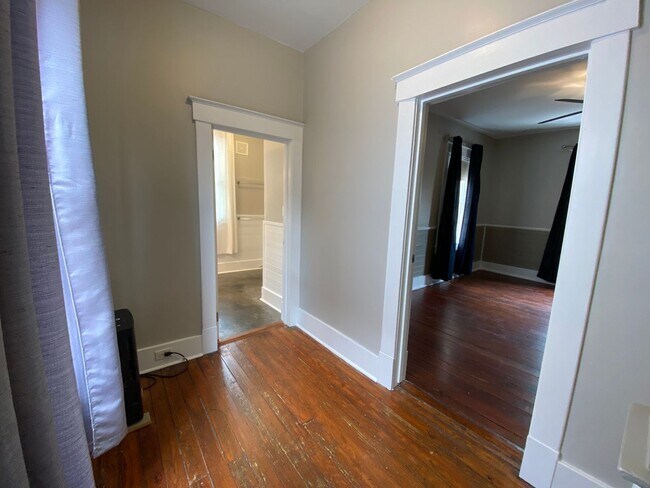 Building Photo - Stunning 3 bedroom/2bath Victorian home