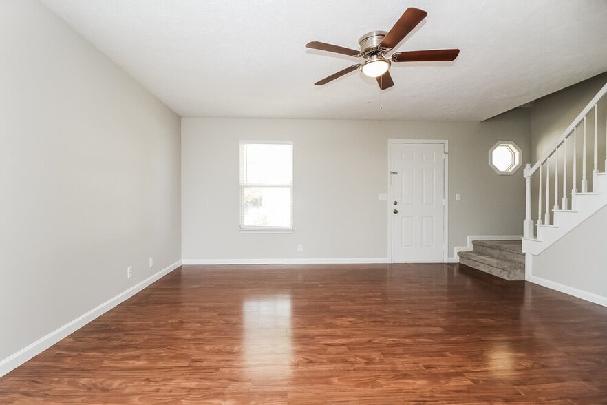 Building Photo - 2819 Weybridge Dr