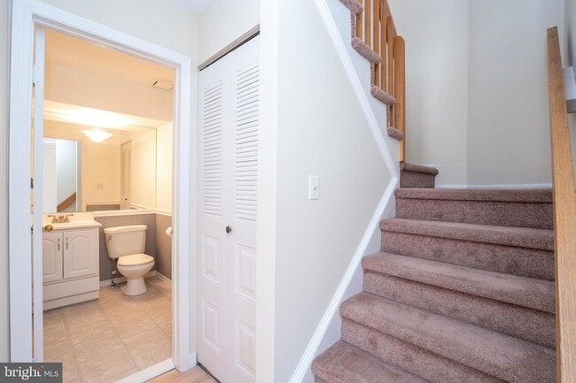 Building Photo - 6202 Cedar Ct