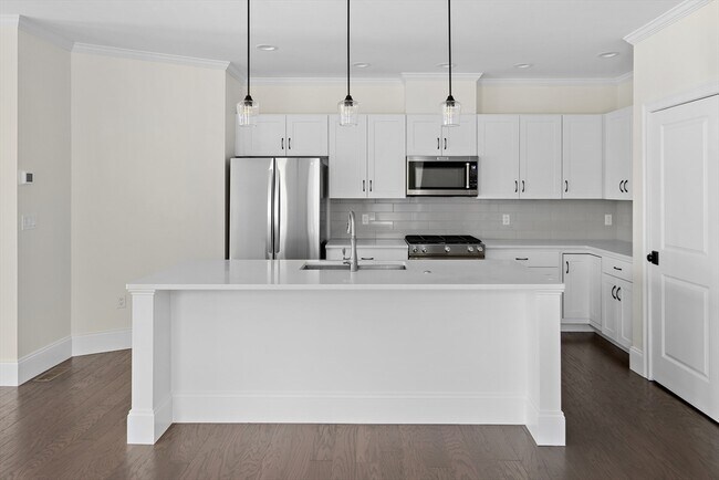 Building Photo - 19 Lily Pond Ln