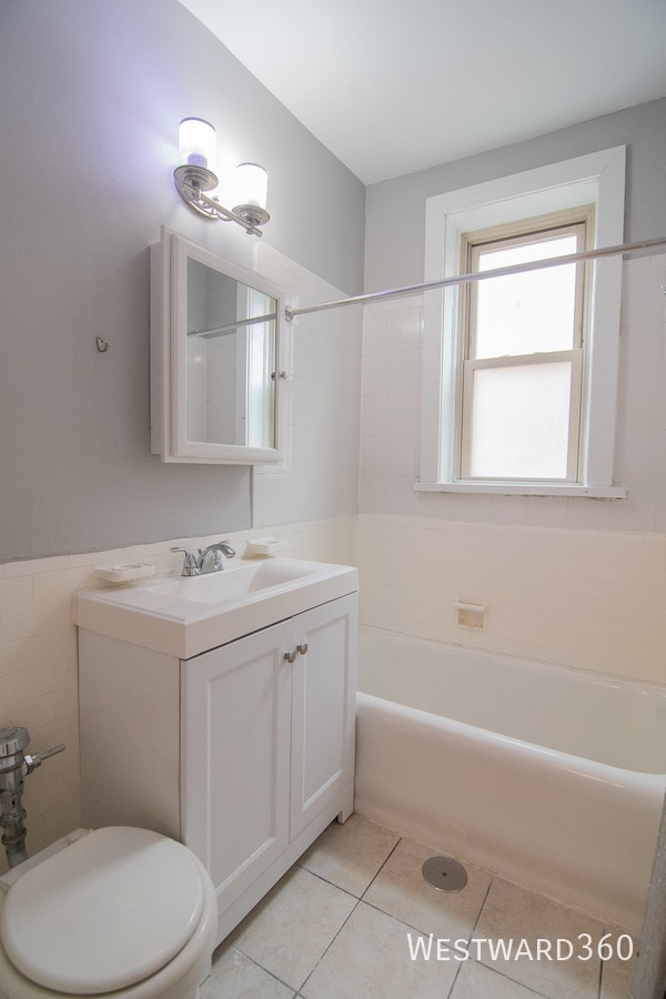 Building Photo - 1626 W Sherwin Ave