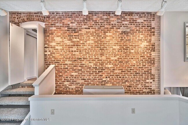 Building Photo - 1409 Penn Ave