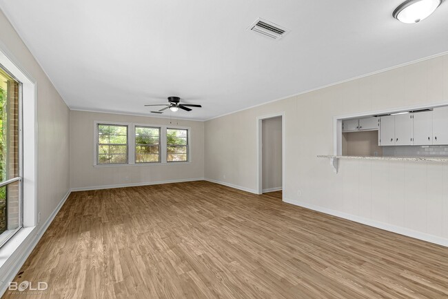 Building Photo - 6119 Bradford Dr