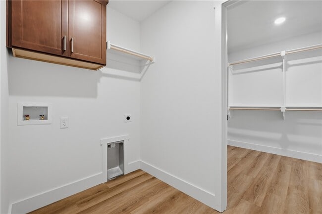 Building Photo - 5089 Vista Ave