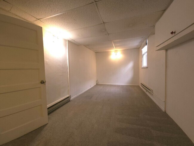 Building Photo - Price Reduced! Great Hill Location- 2 Bedr...