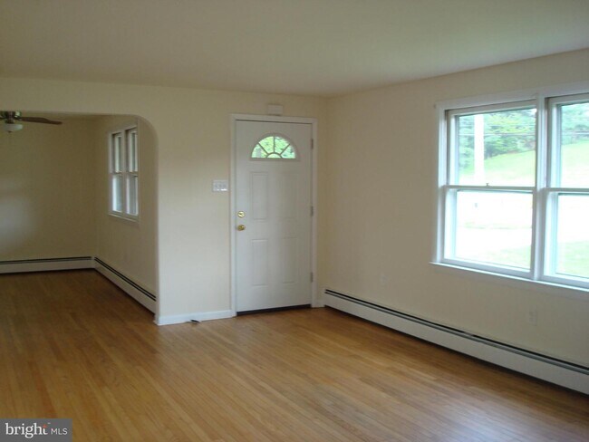 Building Photo - 1158 Horseshoe Pike
