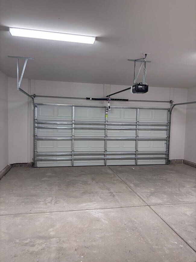 Building Photo - Brand new three-bedroom, 2.5-bath townhome