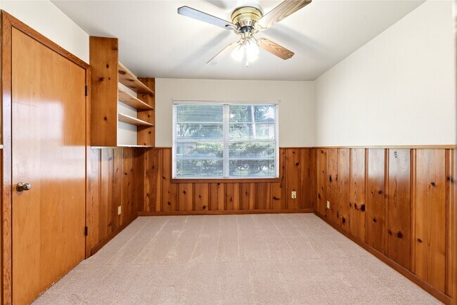 Building Photo - 8406 Highcrest Dr
