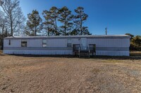 Building Photo - 3 BR | 2 BA Manufactured Home in Pikeville...