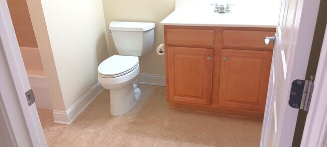 Building Photo - 2 bedroom/2 bathroom- Bennington on the Park