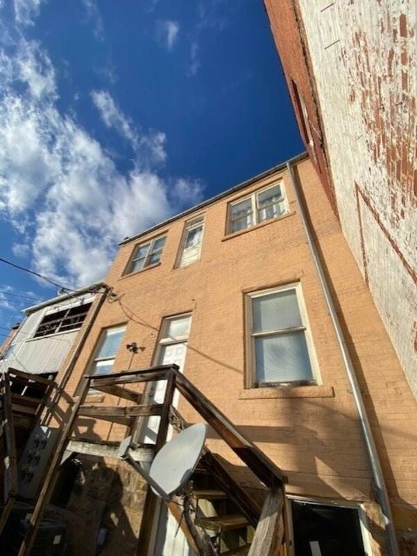 Building Photo - 305 Mercer St