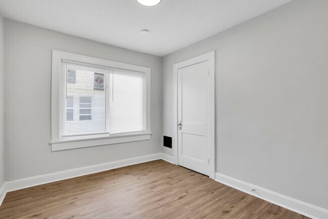 Building Photo - 74-76 N Powell Ave